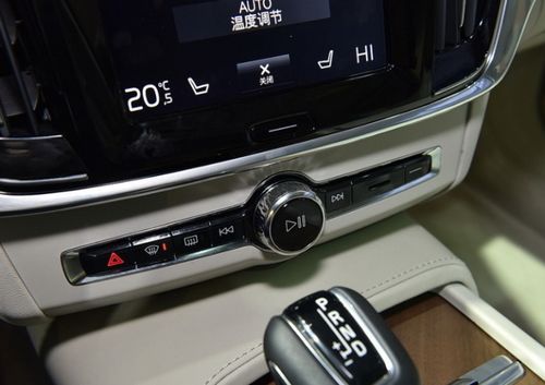 5系、A6迟不升级，三米轴距配主动刹车的新对手真的来了